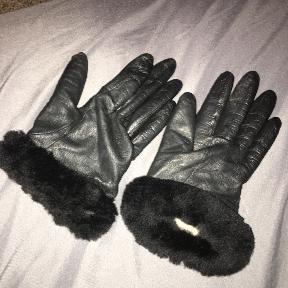 UGG Leather gloves